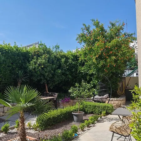 Faveria Amphitheater With Free Parking Pula