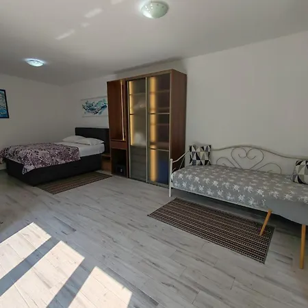 Faveria Amphitheater With Free Parking