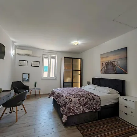 Faveria Amphitheater With Free Parking 4* Pula