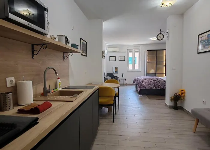 Pensión Faveria Amphitheater With Free Parking Pula