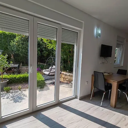 Faveria Amphitheater With Free Parking Pula