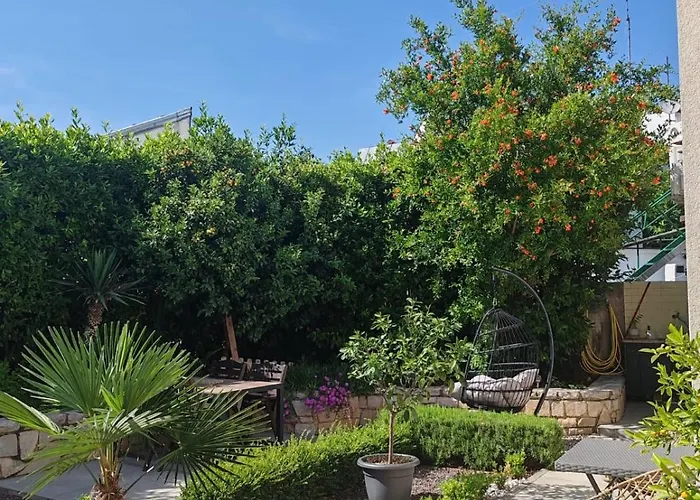 Faveria Amphitheater With Free Parking Pula