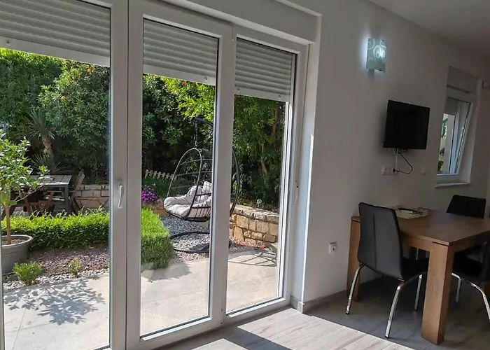 Faveria Amphitheater With Free Parking Pula